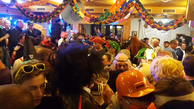 Volle Gaudi beim Heurigen Schimmelbauer - alle Jahre DER Klassiker im Ort. | Foto: Philipp Steinriegler