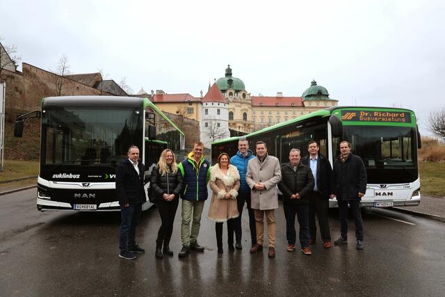 Bei der Stadtgemeinde freut man sich über die neuen Busse der Firma Dr. Richard und ZuklinBus. | Foto: Stadtgemeinde Klosterneuburg