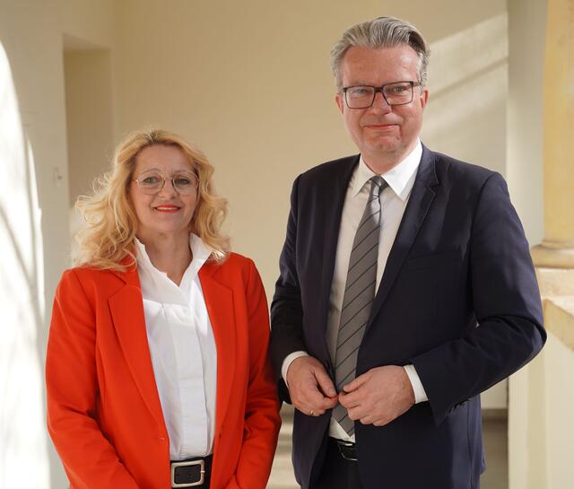 Landeshauptmann Christopher Drexler mit Bgm. Heike Höfler aus Rohr bei Hartberg. | Foto: StVP