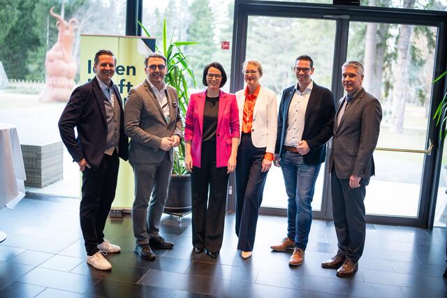 Der neu gewählte Vorstand des Tiroler VP-Wirtschaftsbundes mit Chefin Barbara Thaler | Foto: Tiroler Volkspartei