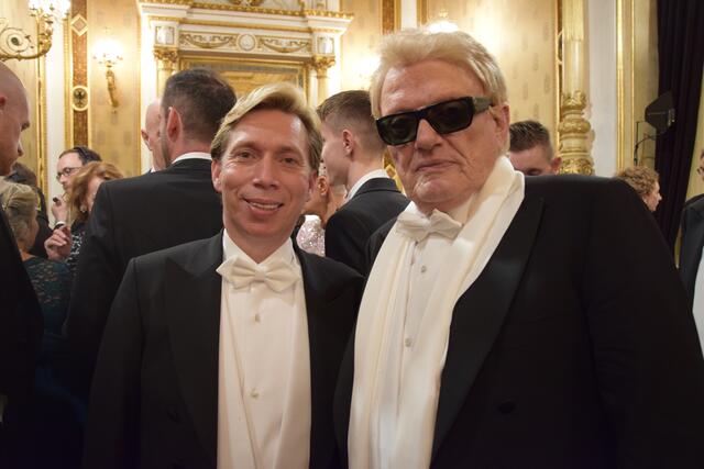 Der Opernball 2024 ging erfolgreich zu Ende und imponierte auch den prominenten Gästen, welche die beiden Unternehmer Markus Deussl und Helmut Werner in ihre Loge luden. | Foto: Patricia Hillinger