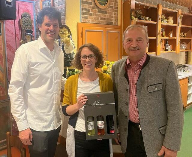 Trappen-Koordinator Rainer Raab (l.) und Werner Falb-Meixner wünschten Susanne Rachbauer alles Gute für die Zukunft in Oberösterreich. | Foto: Werner Falb-Meixner