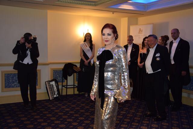 Presley zog bereits vor dem Ball alle Blicke auf sich. | Foto: Patricia Hillinger/RMW
