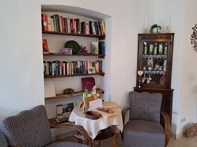 Bereits beim Eintritt herrscht in der Lobby Wohlfühlatmosphäre.  | Foto: Stefanie Machtinger