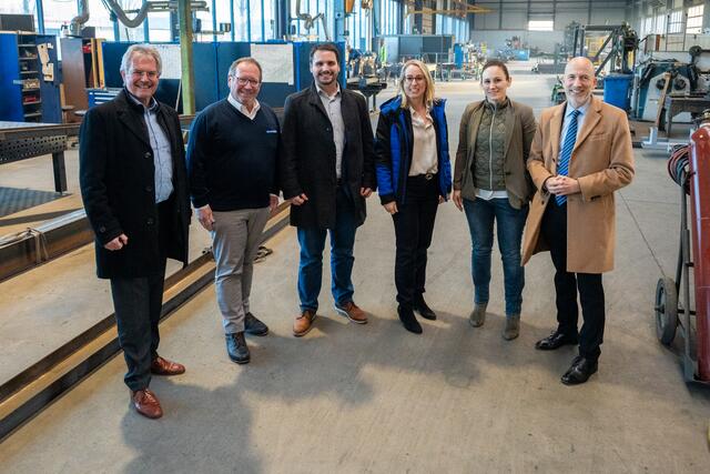 LT.Präs. Karl Wilfing, Harald Schinnerl sen., Harald Schinnerl jun., Angela Kornfeil, Petra Schinnerl und Bundesminister Kocher. | Foto: Enzo Holey