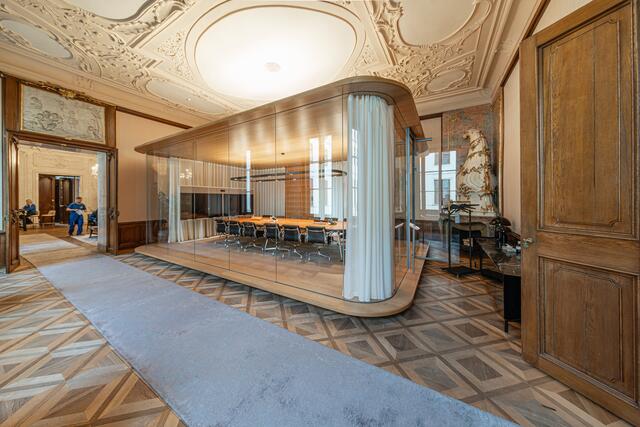 Nachdem bereits ein Teil der Ausstattung vom Signa-Firmensitz in Wien versteigert wurde, beginnt nun die Auktion der Ausstattung des ersten Stockwerks im Palais Harrach. | Foto: aurena.at