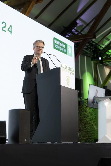 Angriffslustig, aber nicht untergriffig: Christopher Drexler eröffnete in Graz das Wahljahr 2024 in der Grazer Seifenfabrik. | Foto: STVP