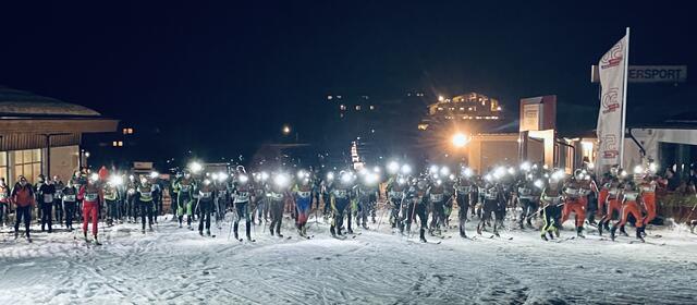 Start zum 22. Pillerseer Mondscheinsprint bei der Bergbahn-Talstation. Es folgten 600 Höhenmeter Aufstieg. | Foto: Kogler