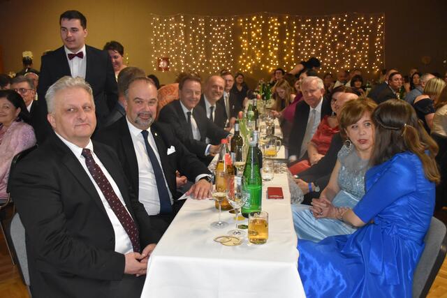 HKD-Präs. Stanko Horvath, Botschafter Daniel Glunčić und NR Nikolaus Berlakovich gehörten zu den zahlreichen Gästen. | Foto: Michael Strini