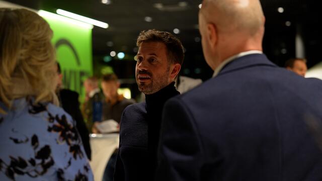 Manuel Reifenauer war ein begehrter Gesprächspartner.  | Foto: Stefan Schubert