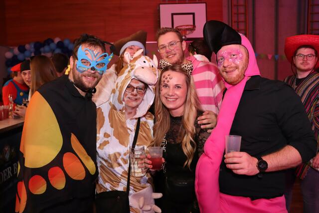 Beste Stimmung und viel Gute Laune war am Samstagabend auf dem Faschingsball des MV St. Georgen bei Obernberg geboten. | Foto: Markus Bäumler/zema-medien.de 