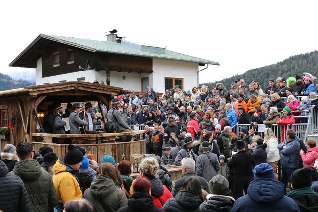 Die Roppener Fasnacht lockte viele Besucher an