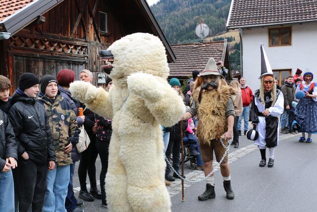 Bär und Bärentreiber