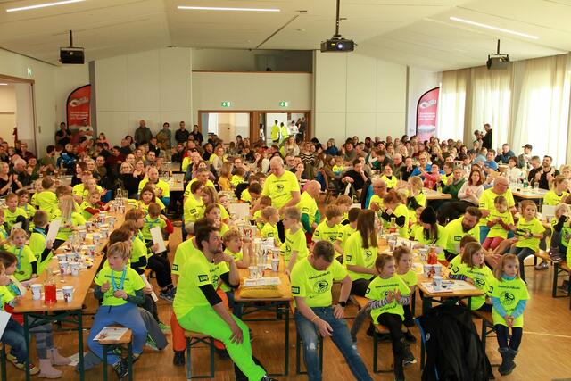 Bei der Abschlussverantaltung gab es im Festsaal Eibiswald ein volles Haus. | Foto: Josef Fürbass