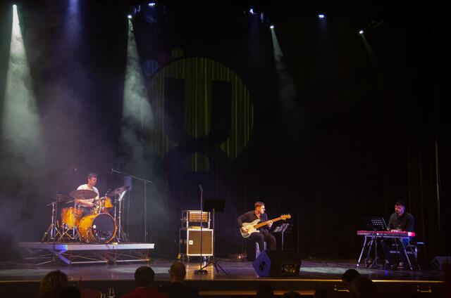 Die Profi-Band mit Bandleader und Chartstürmer Žan Hauptman begleitete die Gesangstalente | Foto: academy.voxon.at