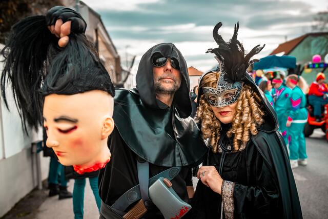 Christian und Tina ließen dieses Spektakel nicht aus und feierten mit mystischer Verkleidung mit. | Foto: Harald Walzer