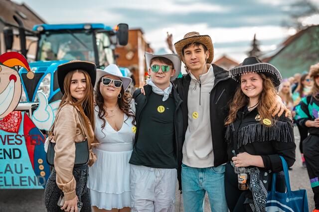 Nadine, Lena, Lea mit Anakin und David brachten einen Hauch von Wilden Westen mit ein. | Foto: Harald Walzer