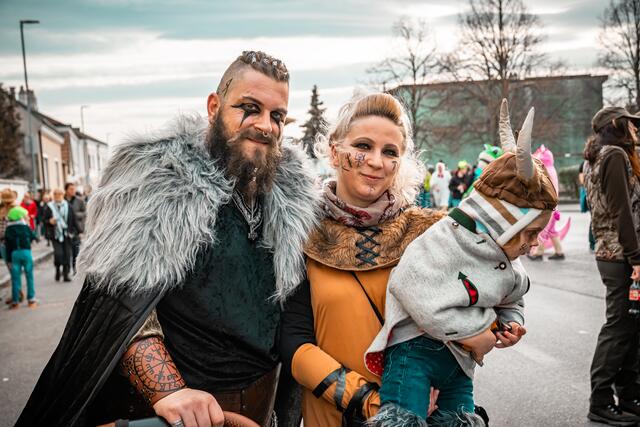 Familie Beigl als Vikings verkleidet befanden sich auf dem Pfad des Faschingsumzug. | Foto: Harald Walzer