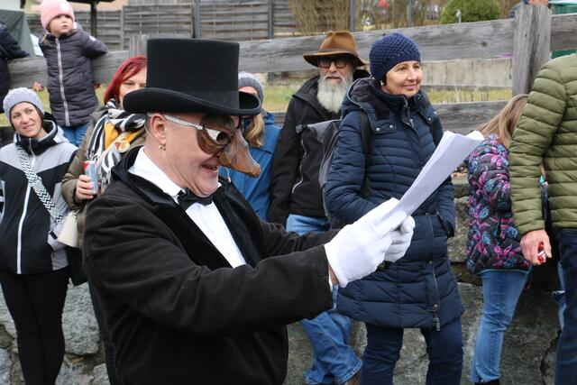 Alois Falkner las aus der Labera vor