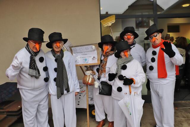 Die Fernitzer Scheemänner trotzen dem Klimawandel, erwiesen sich aber auch als regenfest | Foto: Edith Ertl