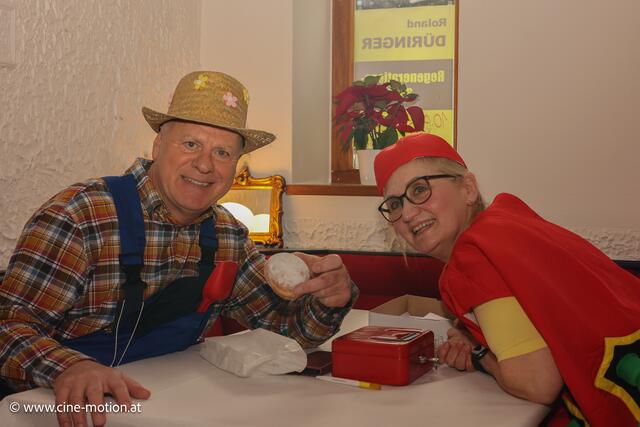 Bürgermeister Peter Wolf mit Claudia Steindl. | Foto: www.cine-motion.at / Ivanek