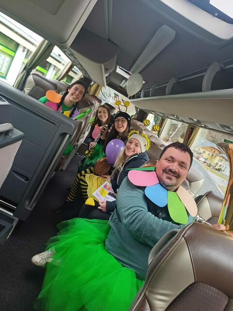 Wir fahren mit dem Autobus, weil das geht so schnell | Foto: Frank