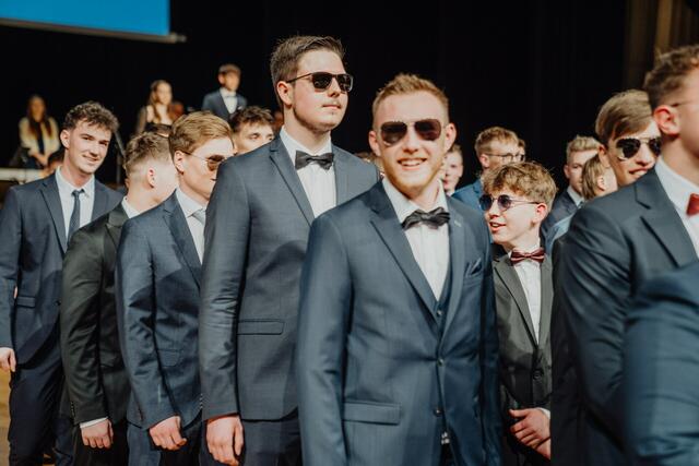 Die Maturantinnen und Maturanten der HTL Paul Hahn feierten heuer unter dem Motto "Casino Royale - zum Ingenieur hochgepokert" im Brucknerhaus. | Foto: Nicolas Habichler/Ballkomitte LitecBall2024