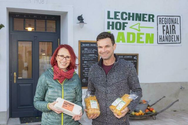 Der Biohof Lechner, geführt von Frau Christiane Riemelmoser und unterstützt von ihrem Ehemann Markus, ist seit 1997 ein fester Bestandteil der regionalen Landwirtschaft.  | Foto: Martin Huber
