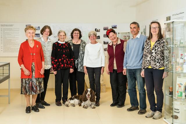 Das Team des Bezirksmuseums Simmering unter der Leitung von Historikerin Petra Leban (2. v.l.) stellt zum Tag der Wiener Bezirks- und Sondermuseen ein spannendes Programm auf die Beine.  | Foto: Bezirksmuseum Simmering
