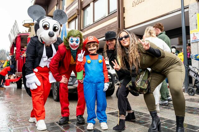 Filmhelden wie Mickey Mouse, Joker, Super Mario und Co waren in Maria Alm ebenfalls anzutreffen. | Foto: Hochkönig Tourismus