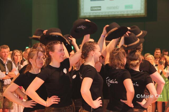 Schuhplattlermädls, Bauernbundball