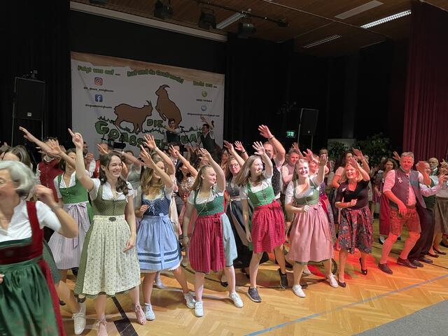 Gegen Mitternacht sorgte die gemeinsame Bewegungseinheit im Rahmen der Bewegungsrevolution für Furore | Foto: Rosa Derler