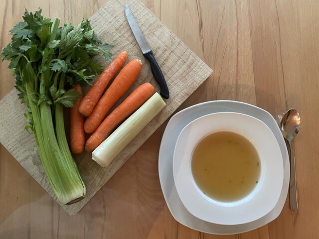 Suppe aus Gemüse ist ideal beim Heilfasten. | Foto: Alexandra Goll