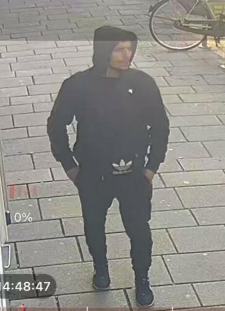 Dieser Mann wird derzeit von der Polizei gesucht. Auch auf der Fahndungsliste: ein Komplize. | Foto: LPD Wien