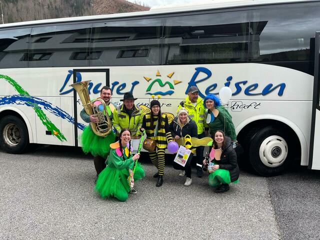 Busreisende unterwegs zum Fasching | Foto: Frank