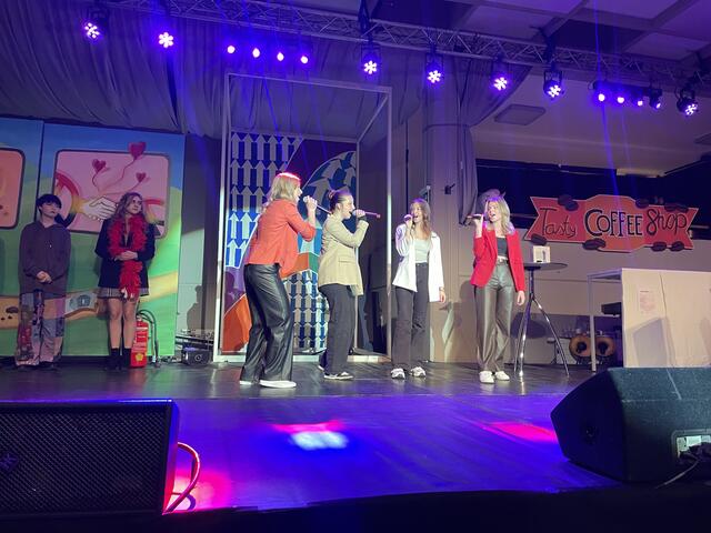 Die Schülerinnen des Borg Feldbach überzeugten auf der Bühne gesanglich. | Foto: RegionalMedien