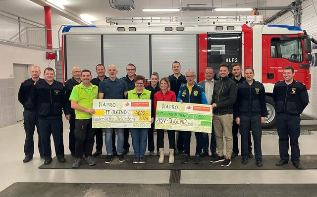 Spendenübergabe der Unternehmen Hapro und Montage-Service Schweizer an die Jugenden der FF Haidershofen, Brunnhof, Vestenthal, Wachtberg und Behamberg und des ASV RAIKA Behamberg-Haidershofen. | Foto: FF Haidershofen