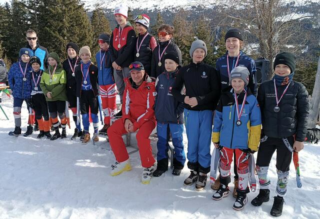 Unterstufe männlich (v.l.): 
MS Mayrhofen, das Siegerteam der SportMS Imst-Unterstadt und die SportMS Kitzbühel. | Foto: M. Pfister