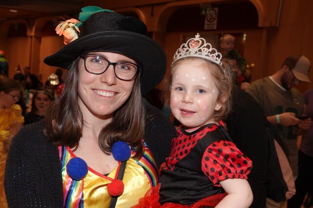 Kleine Prinzessin ganz groß hieß es für diese beiden beim "Großen Ball der Kleinen". | Foto: Michael Blinzer