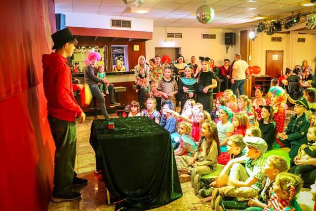 Die kleinen Gäste erlebten eine mitreißende Kinderanimation, die für jede Menge Spaß und gute Laune sorgte. | Foto: Alejandra Ortiz