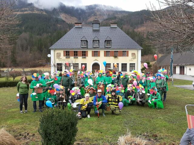 Die Farbe Grün dominierte das Faschingsgeschehen in Palfau. | Foto: Frank