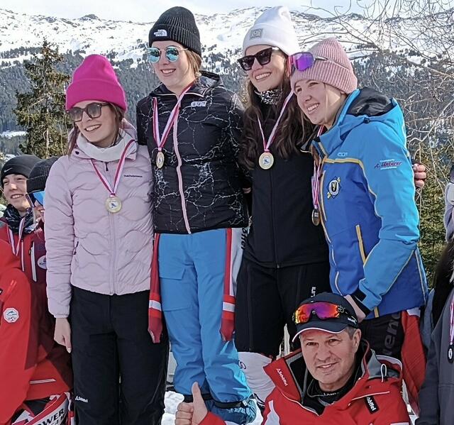 Die Golden Girls der Zillertaler Tourismusschulen. | Foto: M. Pfister