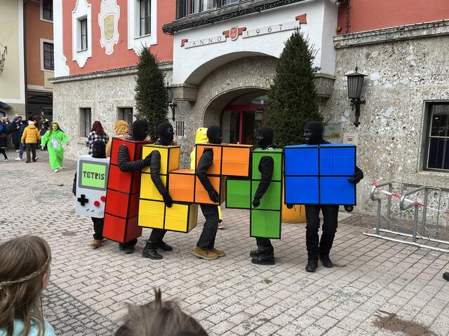 Das beliebte Spiel Tetris war in Saalfelden auf zwei Beinen unterwegs und zeigte dem Publikum wie es geht. | Foto: Regionalmedien Salzburg