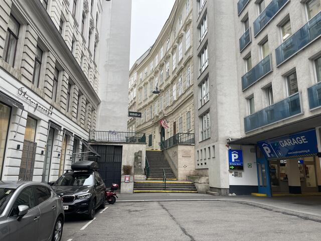 Direkt daneben befindet sich auch die Herzl-Stiege. Sie wurde nach Theodor Herzl, dem Begründer der Zionistischen Bewegung, benannt. | Foto: Anna-Sophie Teischl/RMW