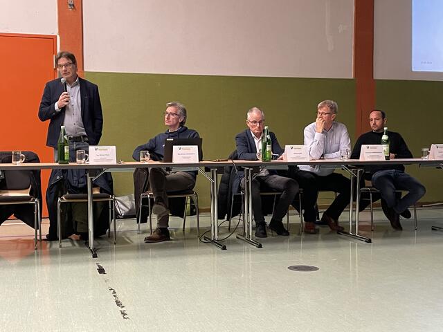 Die Experten Michael Felix, Michael Brandmayr, Markus Adam, Andreas Kammersberger und Dominic Konrad klärten auf. | Foto: Kern