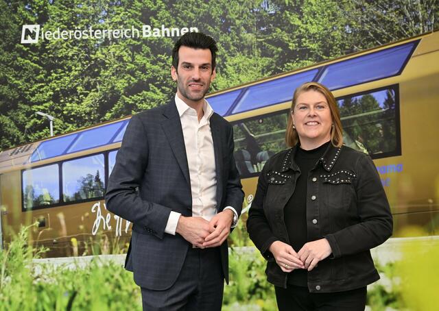 LH-Stellvertreter Udo Landbauer und Niederösterreich Bahnen Geschäftsführerin Barbara Komarek. | Foto: NLK/Burchhart