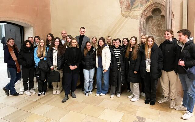 Die SchülerInnen der 3 AHLW mit Gregor Kremser und den beiden JournalistInnen Miriam Beller und Paul Krisai | Foto: Gregir Kremser
