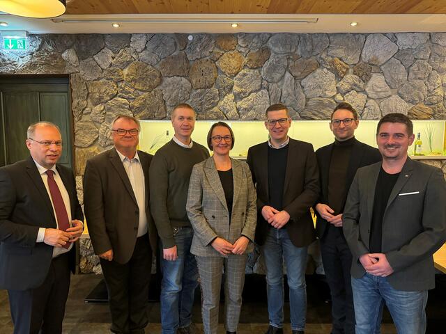 Christian Kolarik, Johannes Ömer, David Kneifel, Elisabeth Gornik, Daniel Blumenschein, Jürgen Kapeller, Christoph Lichtenauer (v. l.). | Foto: WB Kronstorf