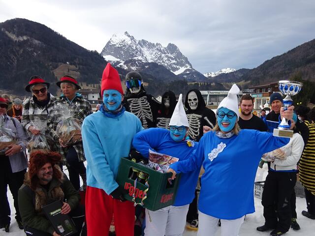 Die Schlümpfe Andreas, Sophie und Anita siegten mit der besten Mittelzeit beim Gaufi-Rennen des WSV Kirchdorf