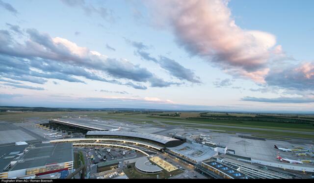 Die Verbindung zum Flughafen Wien ist ab Mannswörth nur mit Schienenersatzverkehr möglich. | Foto: Flughafen Wien AG